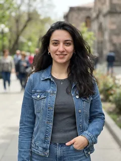 Исходное фото: девушка, 22 года